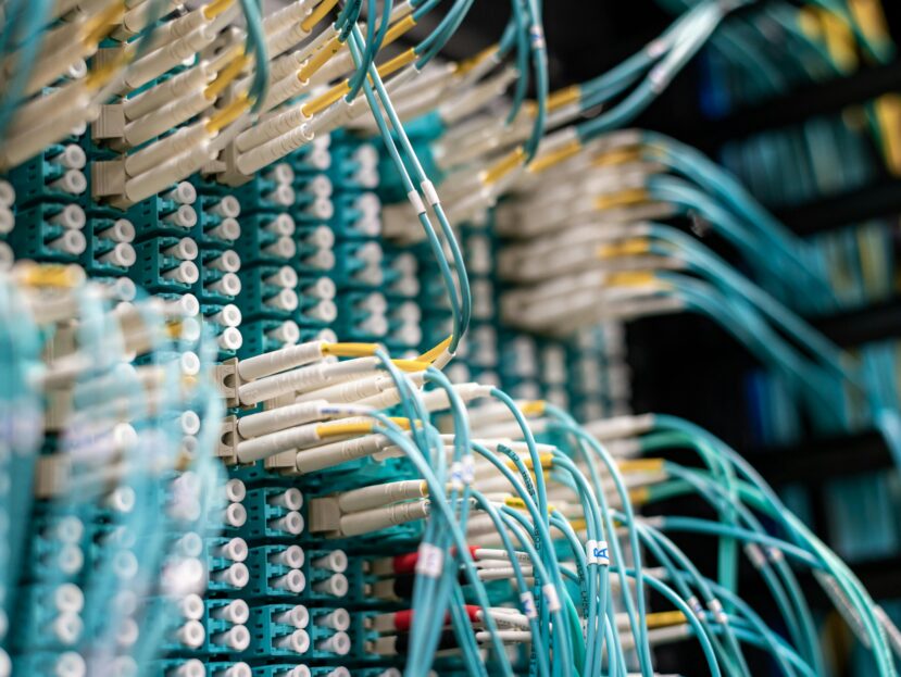 Szafka telekomunikacyjna w instalacjach sieciowych i technicznych