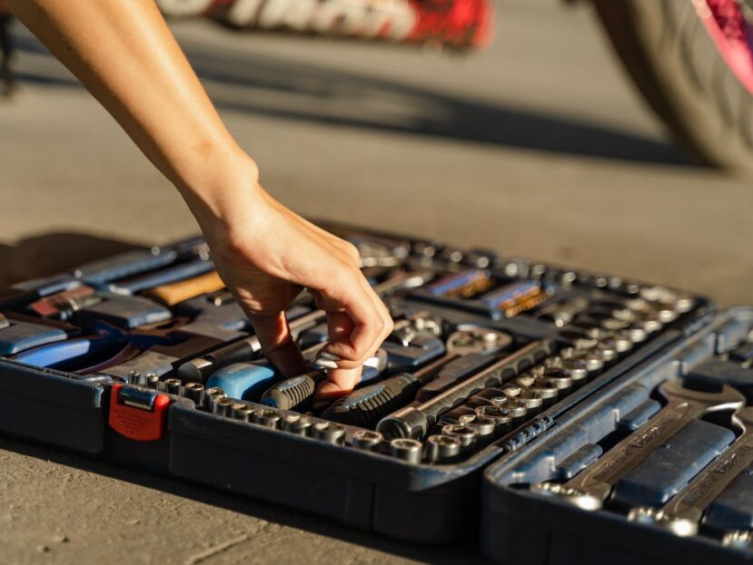 Uchwyt do kabli solarnych – rola w prawidłowym prowadzeniu instalacji PV